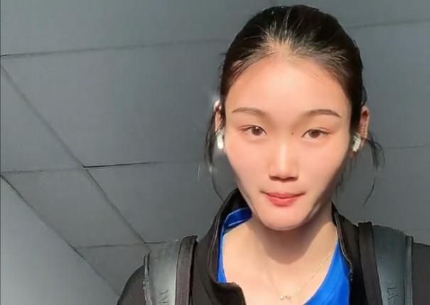 班长解开乳罩胸又大又软